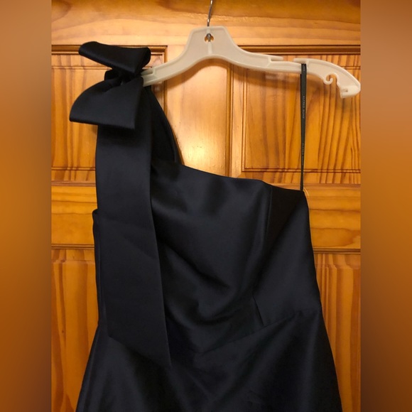 ALFRED SUNG
Bow One-Shoulder Satin Trumpet Gown - Picture 7 of 14